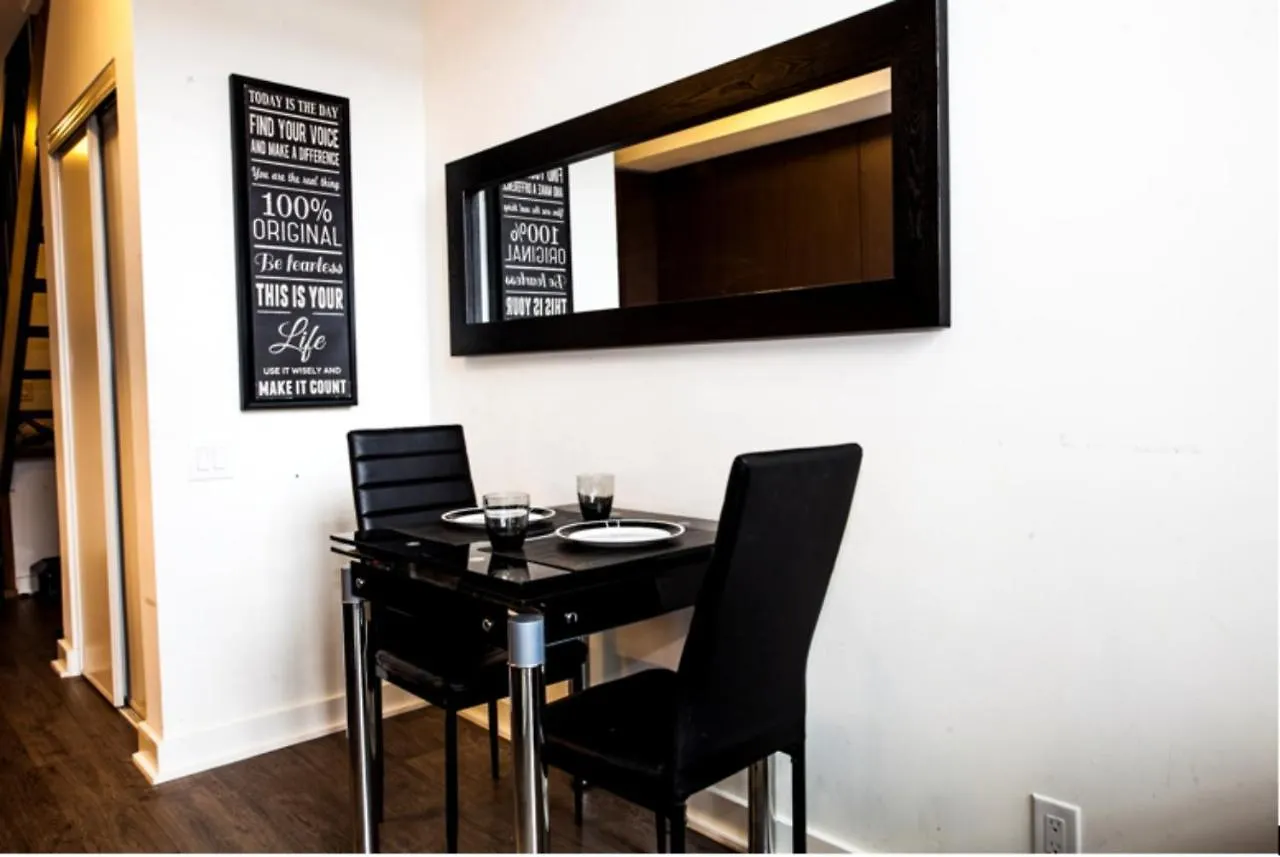 Pinnacle Suites - Trendy 2-Story Loft Toronto Canada