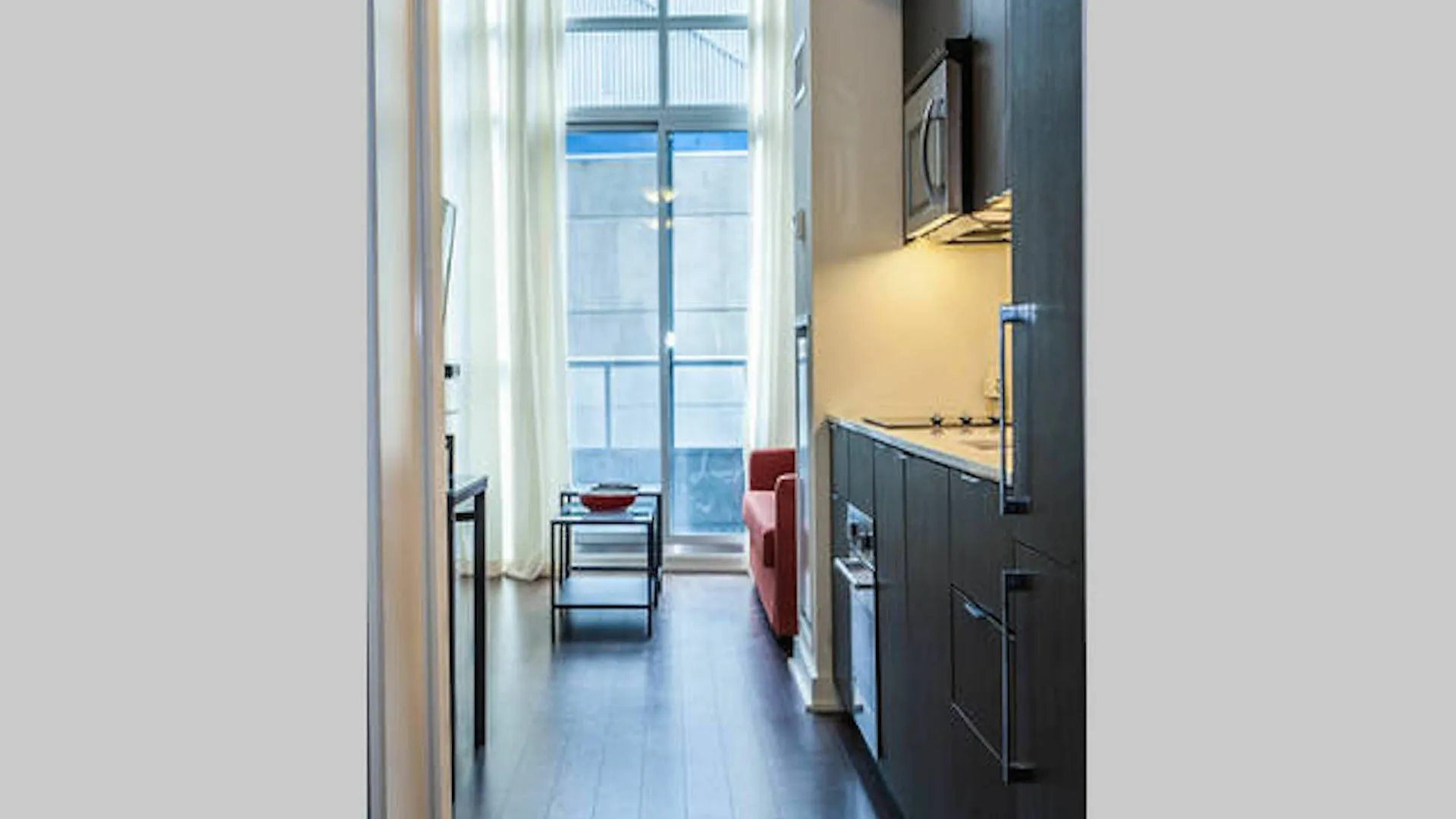 Pinnacle Suites - Trendy 2-Story Loft Toronto Apartment
